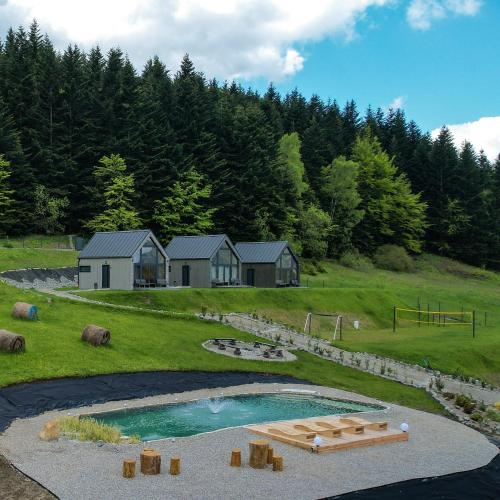 Stodoły Modyń - Domki w Beskidzie Wyspowym - staw kąpielowy, balia, sauna, grota solna - widok na góry, Kamienica
