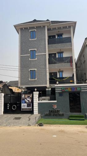 Shabby Luxury Apartment in Tejuosho
