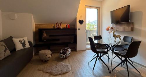 Apartment with Mountain View