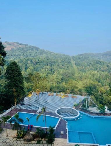 المنطقة المحيطة, Heaven Hills resorts in تشوندالي
