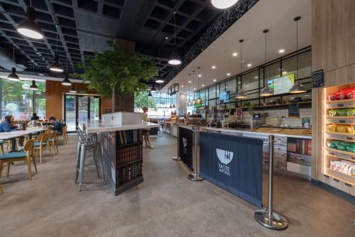 Étterem, Princes Gardens near Természettörténeti Múzeum