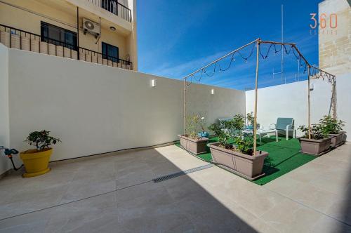 Modern & Cozy 3BR Maisonette with private Terrace in Marsascala by 360 Estates, Марсаскала (фото 7)