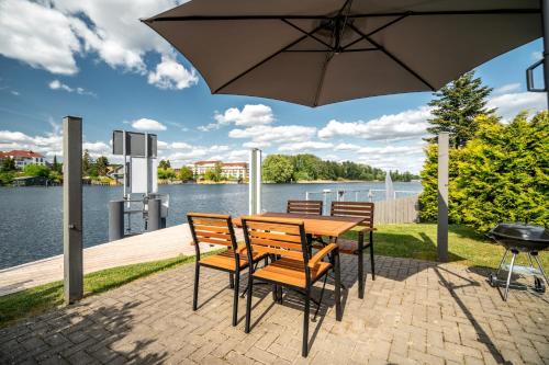Ferienapartment Blue Sea - Seeblick, Komfort und Kamin in Malchow in Malchow, Deutschland