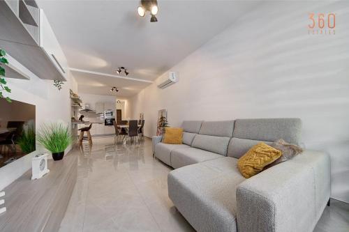 Modern & Cozy 3BR Maisonette with private Terrace in Marsascala by 360 Estates, Марсаскала (фото 8)