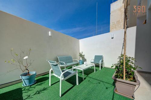 Modern & Cozy 3BR Maisonette with private Terrace in Marsascala by 360 Estates, Марсаскала (фото 3)