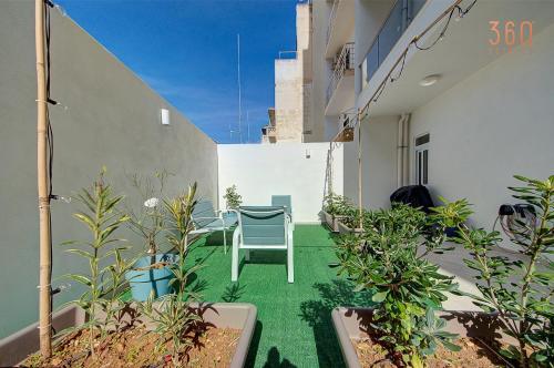 Modern & Cozy 3BR Maisonette with private Terrace in Marsascala by 360 Estates, Марсаскала (фото 4)