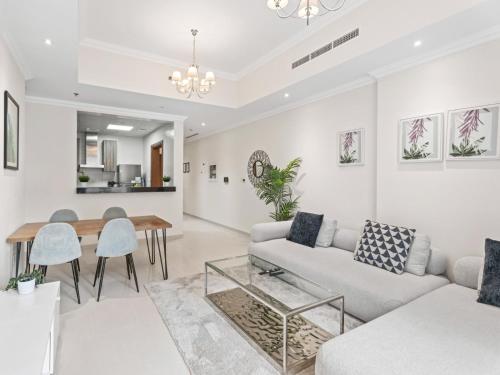 Urban Chic- Stylish 1BR Stay in Dunya Tower, Dubaj (fotografie 5)