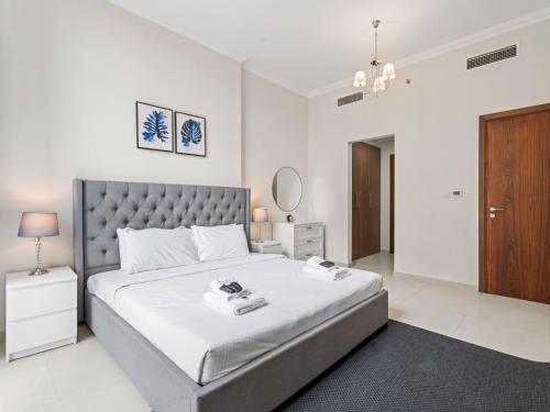 Urban Chic- Stylish 1BR Stay in Dunya Tower, Dubaj (fotografie 8)