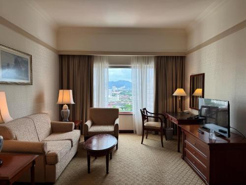 Deluxe Suite image 8