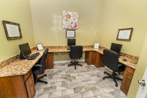 Family Room image 10