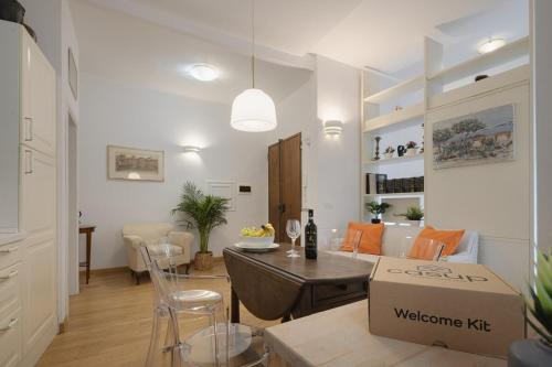 Ponte Vecchio Central Vintage Apartment, Florence