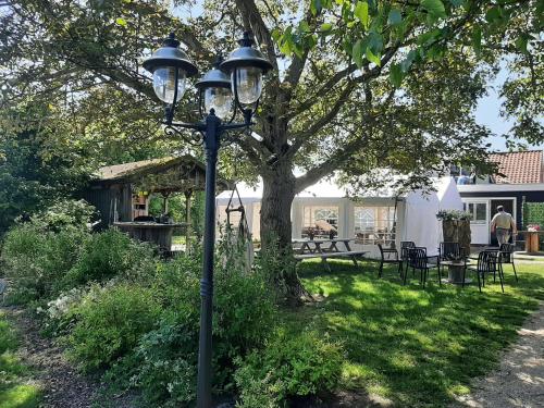 Luxe chalet op minicamping in waarde in Kruiningen