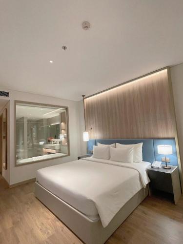 One-Bedroom Apartment image 2