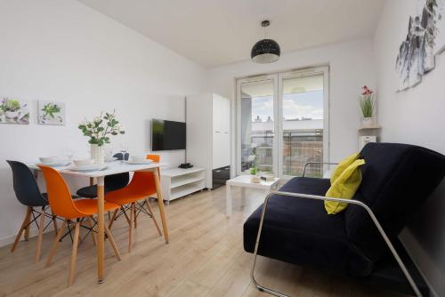 Modern Apartment in Warsaw with Underground Parking by Noclegi Renters, Warsaw