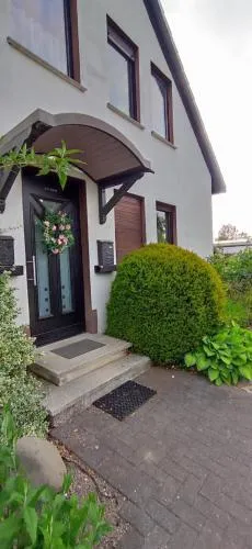 Gemütliche Ferienwohnung mit großer Dachterasse in gehobener Wohngegend in Halver, Deutschland