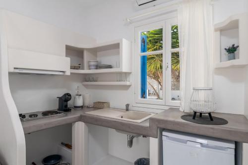 Cocina, Thalassopetra in Agia Kyriaki in Milos Island