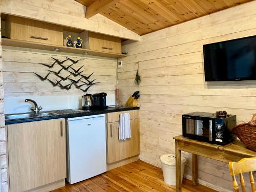 Tranquil Norfolk Log Cabin - Stunning Rural Sunset Views in Weston Longville