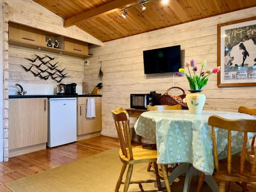 Tranquil Norfolk Log Cabin - Stunning Rural Sunset Views in Weston Longville