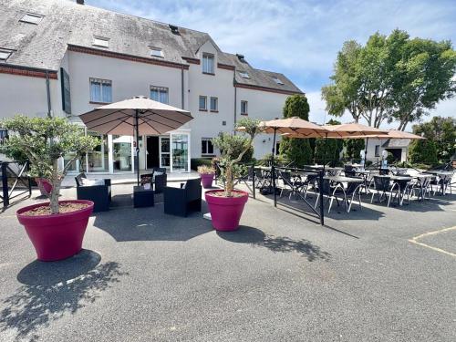 ทัศนียภาพภายนอกโรงแรม, Logis Hôtel Sully le Château (Logis Hotel Sully le Chateau) in แซ็ง-แปร์-ซูร์-ลัวร์