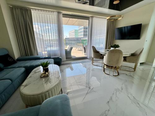 Apartament Faltom 26 Yacht Park z tarasem