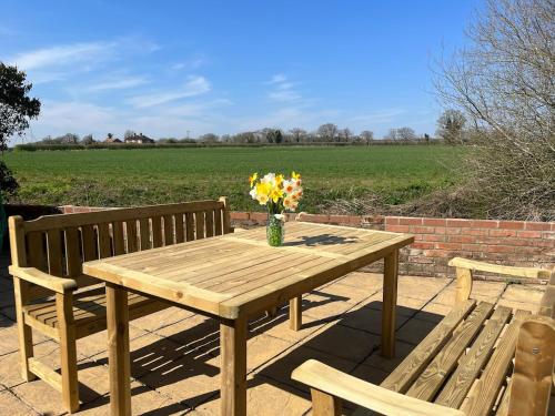 2 Brook Cottage, Sotterley Estate in بيكليس