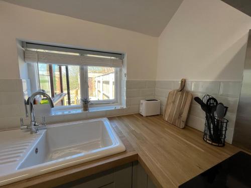 2 Brook Cottage, Sotterley Estate in بيكليس