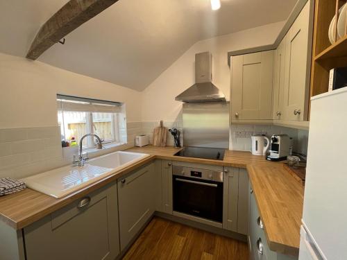 2 Brook Cottage, Sotterley Estate in بيكليس