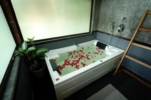 حمام, Raindrops Resorts Wayanad in نينميني