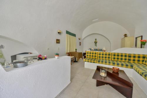 Christos Apartments Oia - image 3