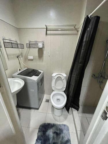 1br big cut 1524D Window Edsa Moa 2beds Queen size 1pullout 1extra mattress, Manila