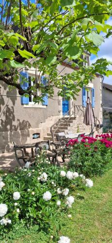 Le bonheur est dans le pré (Le bonheur est dans le pre) in Pouligny-Notre-Dame