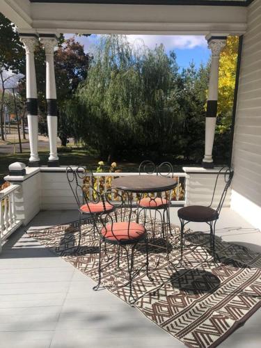 Carriage House Bed and Breakfast in Monroe (WI)