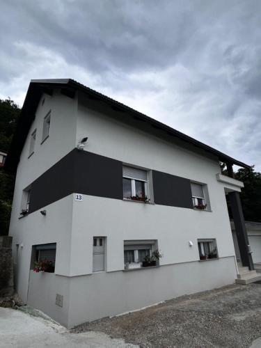Larisa apartma