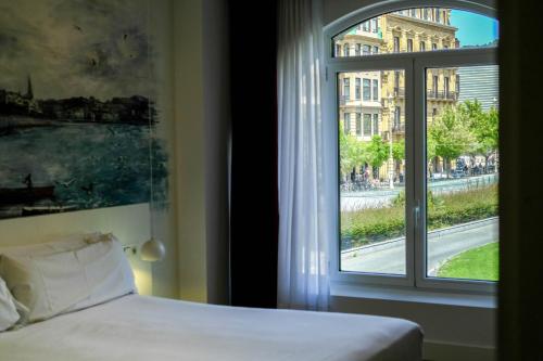 Double Room image 6