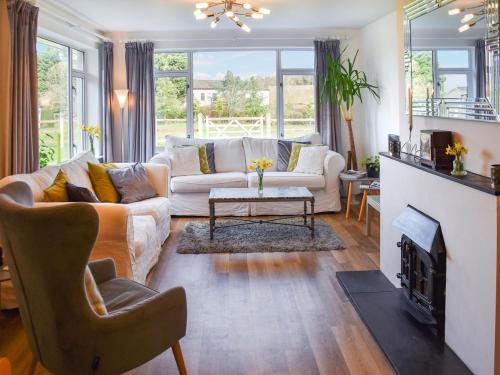 Larks Rise Farmhouse - Norfolk Holiday Cottage in Weston Longville