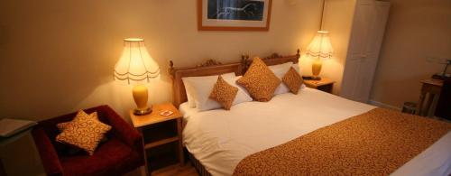 The Fox & Hounds - image 6