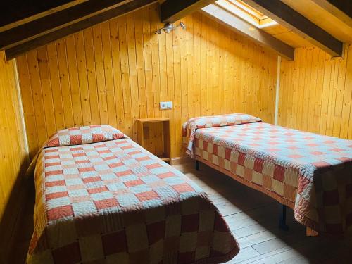 3 bedrooms, 5 beds