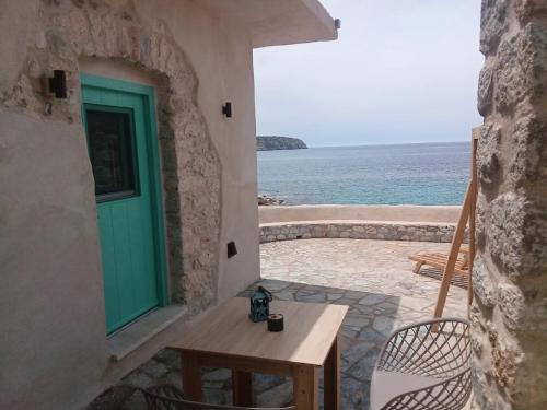 Iekārtas, Paradise Can Wait Sophia Suites in Omales