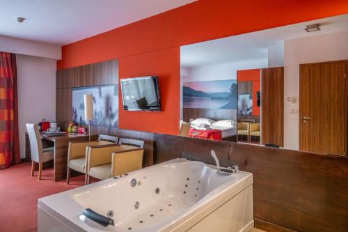 Hot tub, Royal Club Hotel in Visegrad