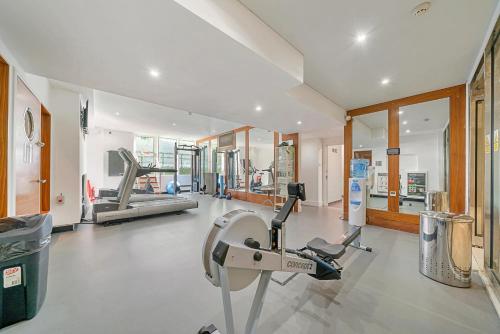 Finest Retreats - Chelsea Apartments Deluxe Studio - image 8
