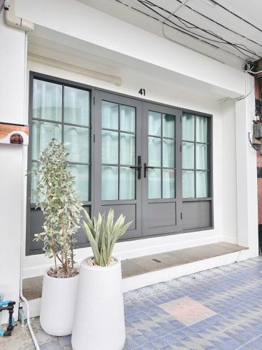 Hat Yai Midori Haus-7mins to LeeGarden 4-Star Single Room pool