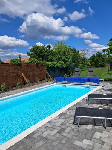 สระว่ายน้ำ, Melody Huis in โปรอสซโล่