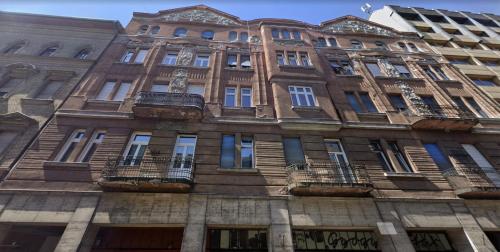 Fancy home Budapest - Tap to explore photos