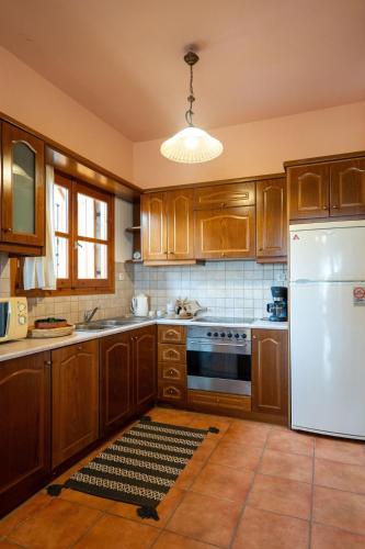 Mountain View Villa, by the Pool,Aris in Keramies