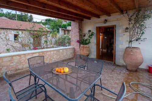 Mountain View Villa, by the Pool,Aris in Keramies