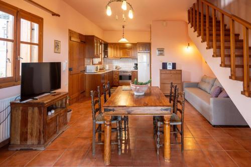 Mountain View Villa, by the Pool,Aris in Keramies