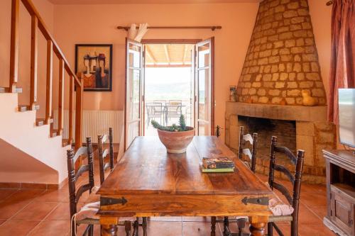 Mountain View Villa, by the Pool,Aris in Keramies