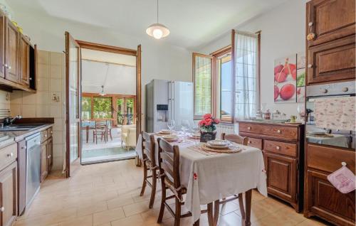 virtuve, Gorgeous Home In Testana in Avegno