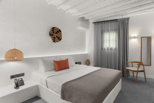 1 queen bed, 1 sofa bed