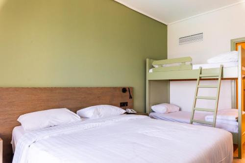Quadruple Room (2 Adults + 2 Children) with Sea View image 7